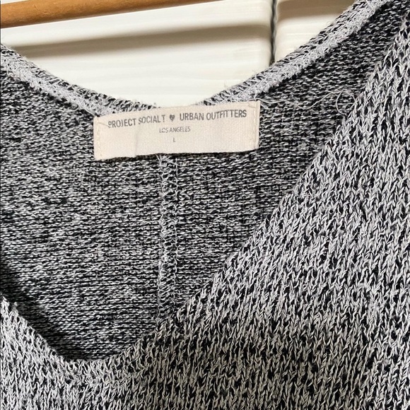 UO Grey T-shirt - Picture 2 of 3